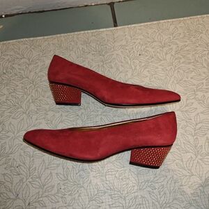 VTG Anne Klein Suede Red Pumps Shoes SZ 7N Gold Studs Made In Italy